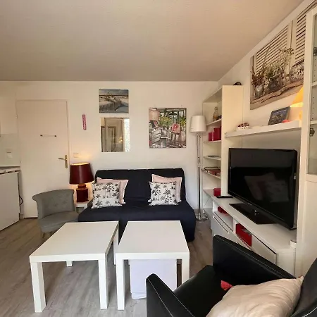 2 Pieces Avec Terrasse Et Parking A 400m De La - - Fr-1-226a-88 Saint Aygulf
